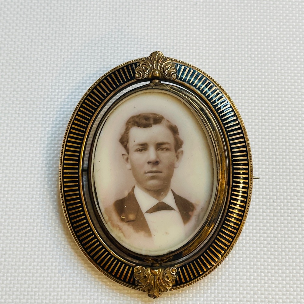 Antique Victorian Era Swivel 9K Gold Photo Brooch Tube Hinge